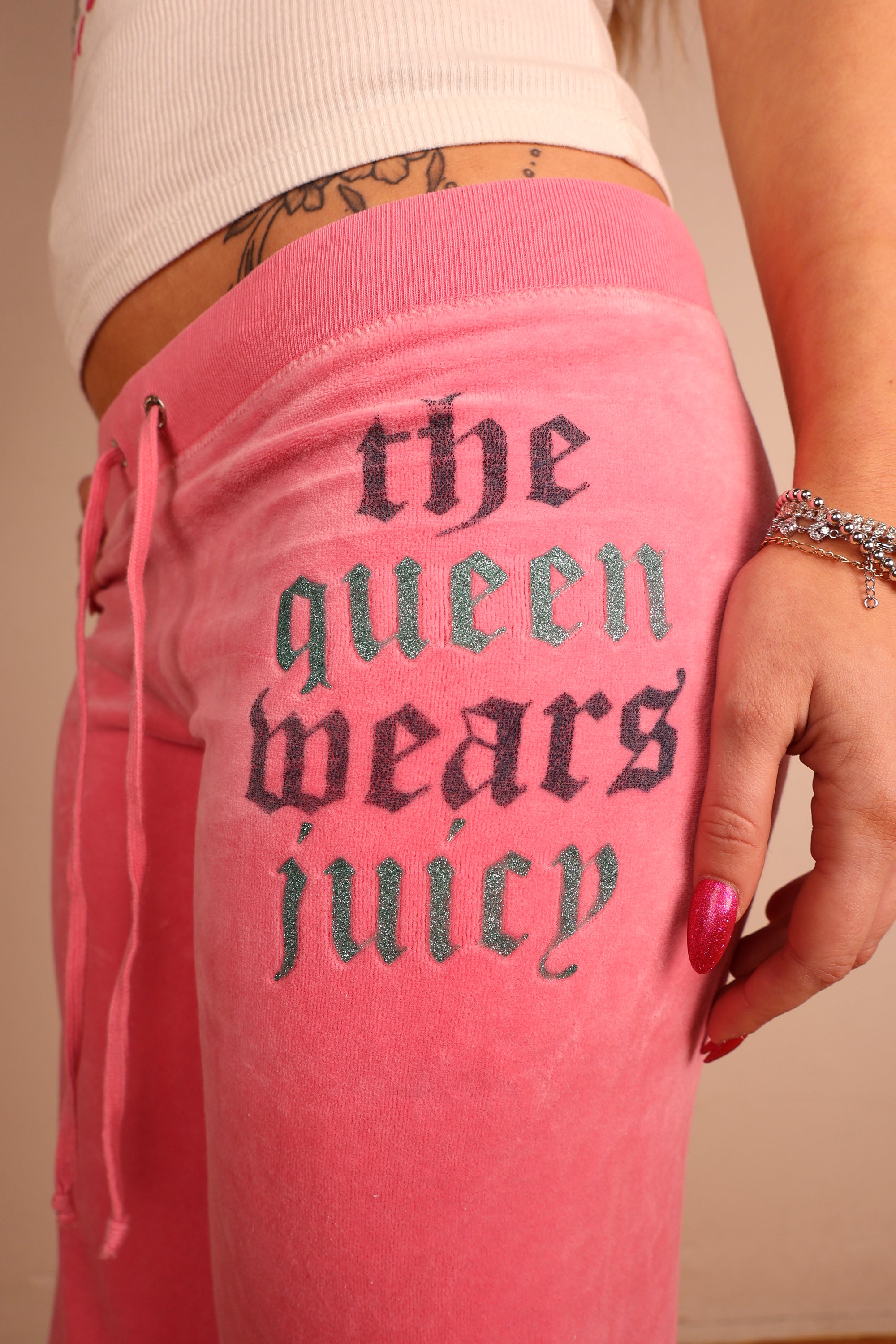 QUEEN WEARS JUICY PANTS S/M